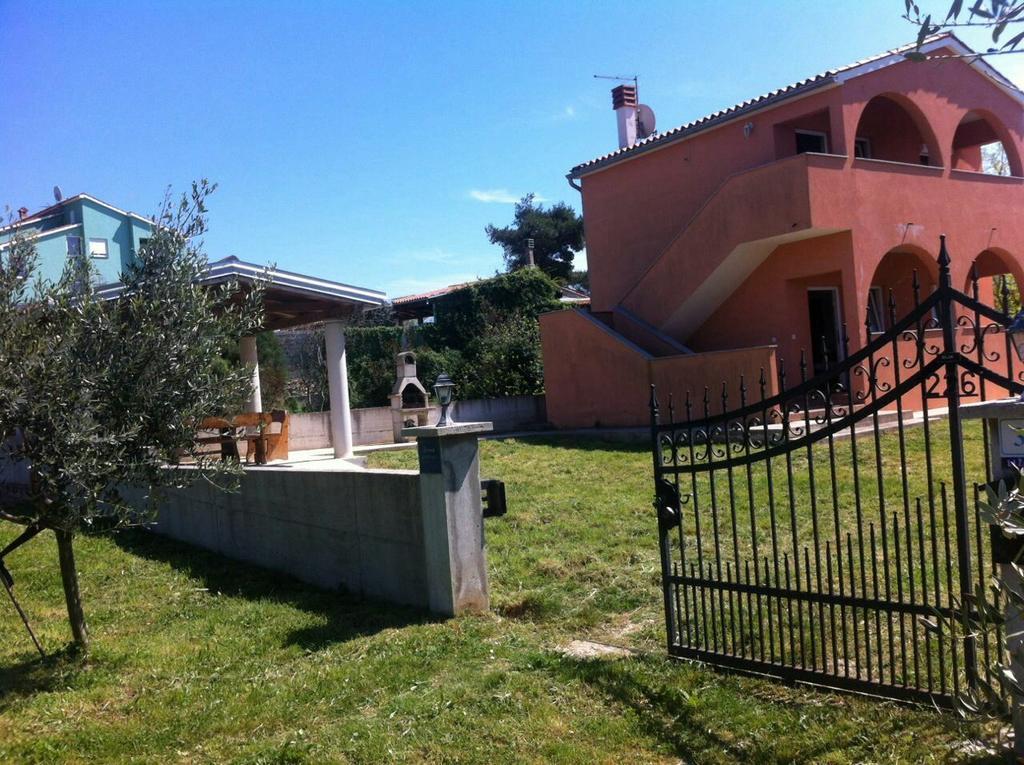 Apartments Ella Ližnjan Rum bild